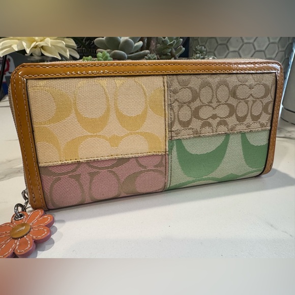 Coach Handbags - Coach Daisy 🌼 Patchwork Wallet Rare 💎